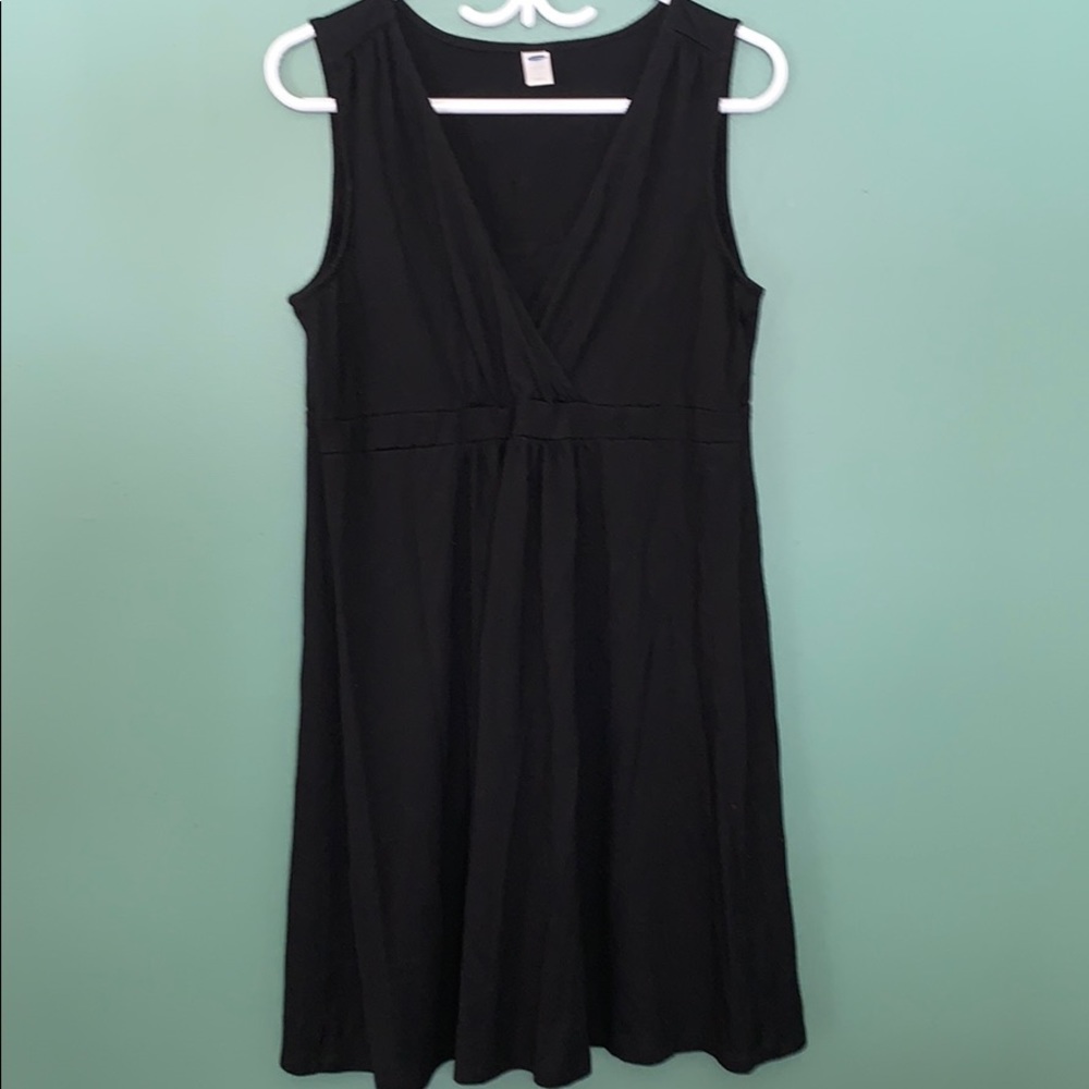 Sleeveless summer maternity dress